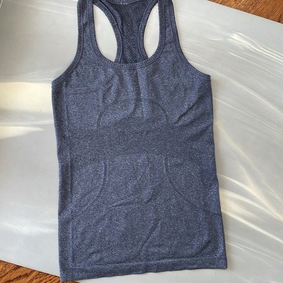Lululemon I 4 - Picture 2 of 11